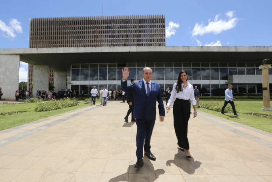 Ibaneis deixa o GDF e movimenta cenário político com plano ao Senado