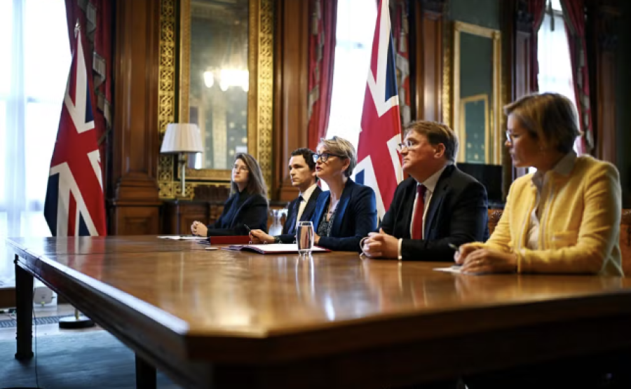 Reino Unido reúne 40 países sem os EUA para debater crise em Ormuz