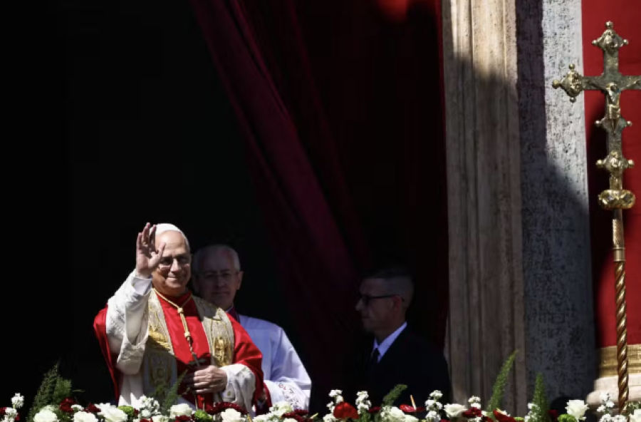 Papa Leão XIV celebra missa de Páscoa e reforça mensagem de fé