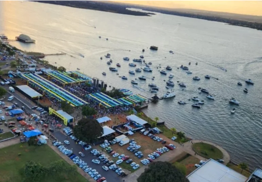 PMDF flagra barco superlotado em festa no Lago Paranoá e acende alerta