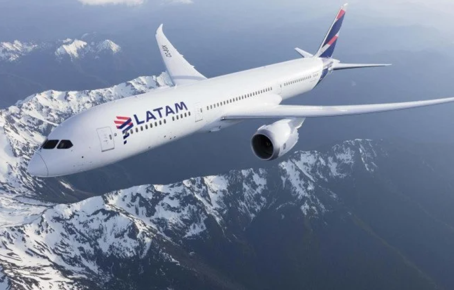 LATAM prepara operação com aviões da Embraer e aposta em nova rota no Brasil